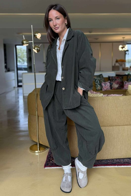 Cooper Needlecord Quirky Cocoon Pant Deep Moss  /14 =